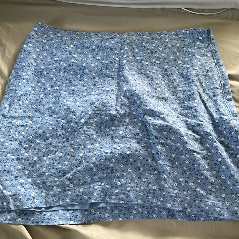 A&F Blue Floral Mini Skirt, Large
